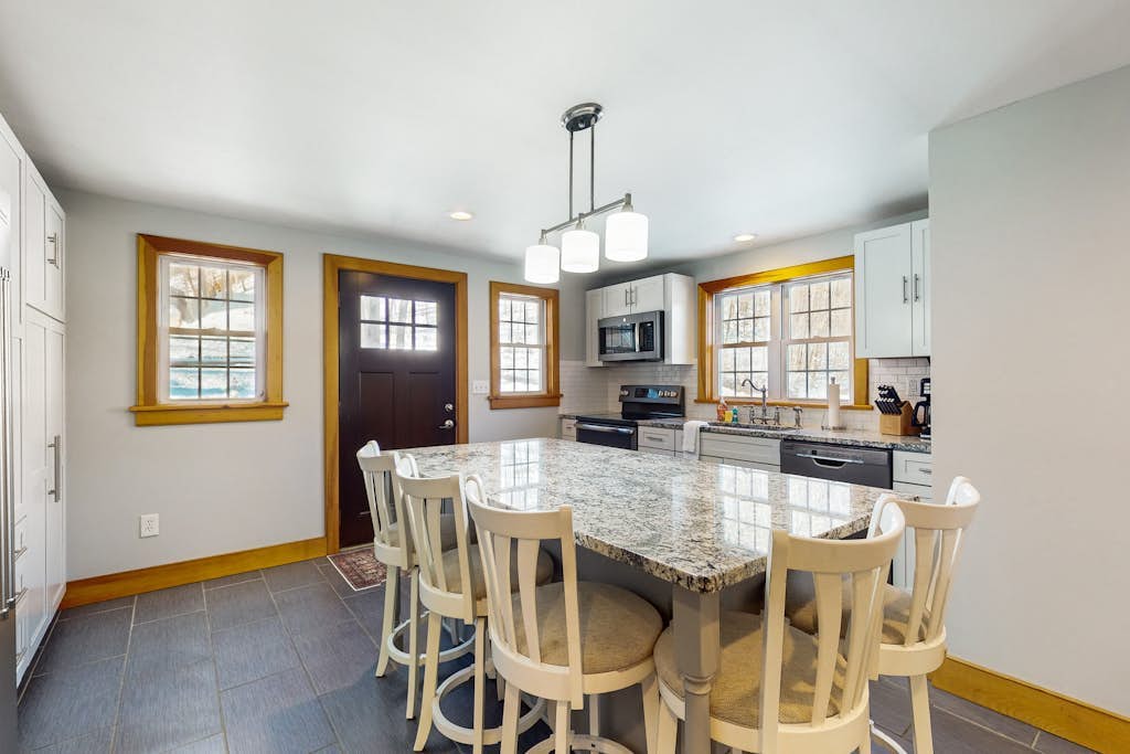 Walk-to-town house, one-mile from Okemo Resort, a/c, w/d, wifi, yard, deck