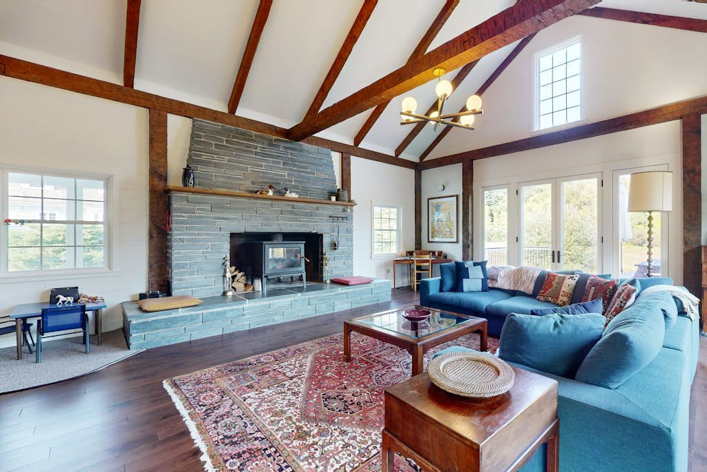 Outdoor enthusiast's dream with designer interior & Mt. Equinox views
