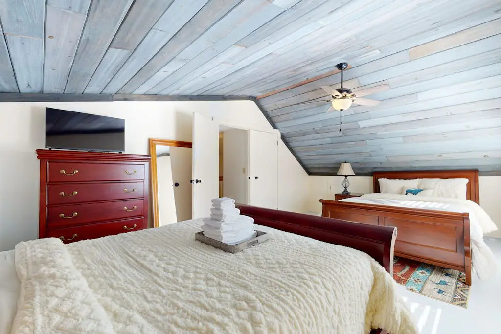 SoMoguly Mountain and Lake Retreat