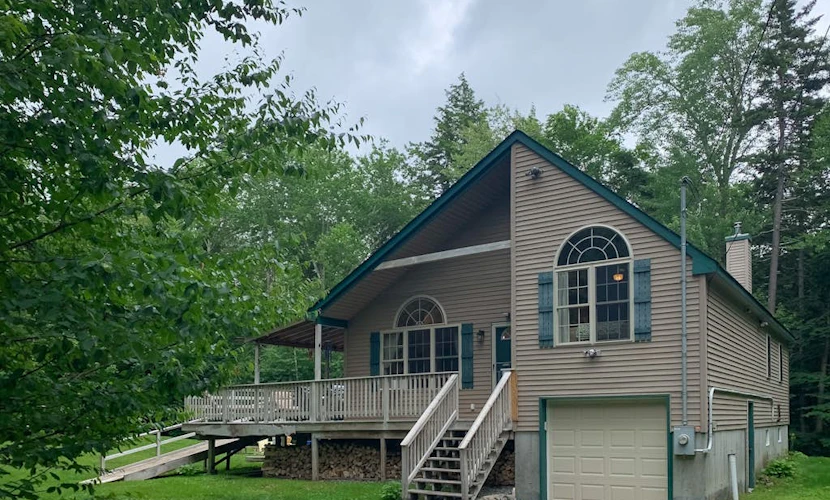 Family Home w/ Great Yard, Fireplace, Kayaks, AC & WiFi - Near Skiing/Lakes