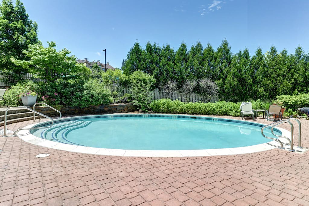 Mountain Home w/Balcony, Pool Views, Shared Pool, Hot Tub, Free WiFi, Fireplace