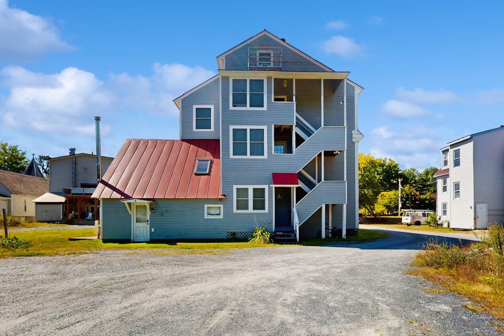 Beautiful retreat close to Okemo with free WiFi, private washer/dryer