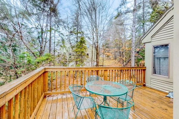 Golf course condo w/ views, close to skiing, balcony, w/d, wifi, cable, tv