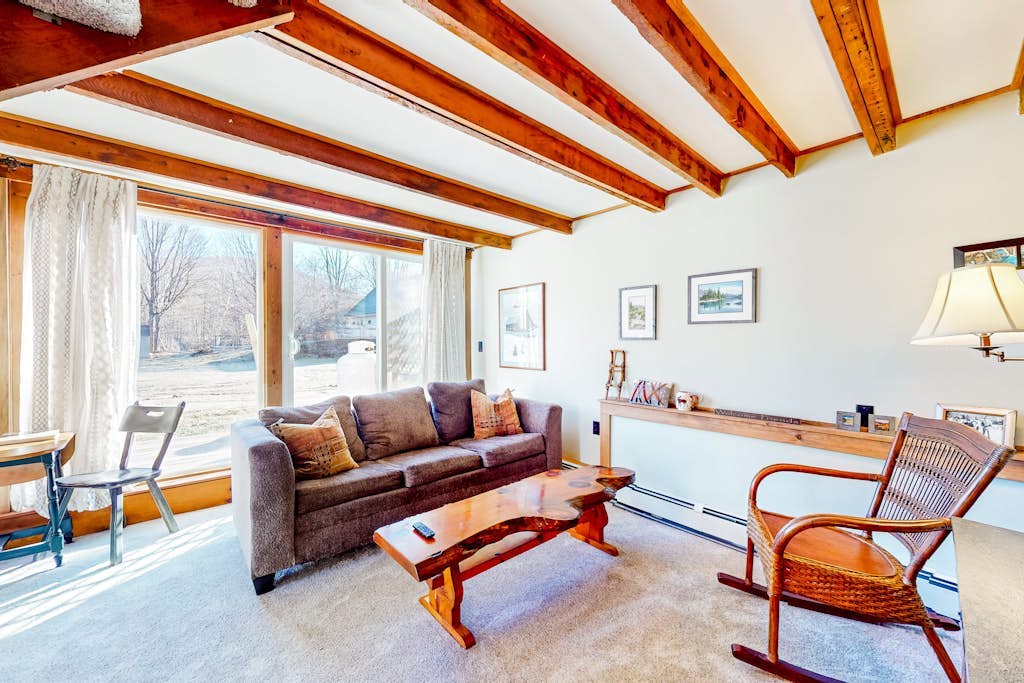 Cozy condo near skiing with fireplace & deck