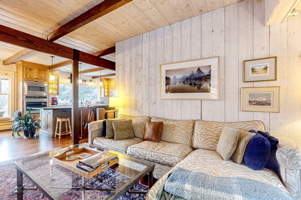 Secluded home with game room, private hot tub, golf, river & mtn views, firepit