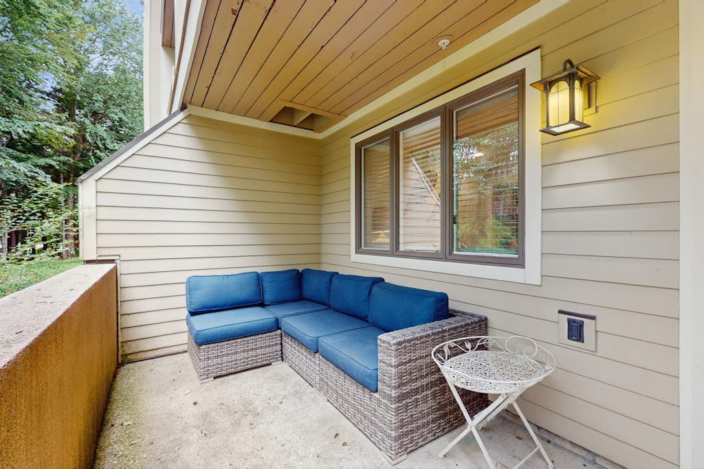 Updated ground floor condo w/ patio, fireplace, ski locker, door to door shuttle