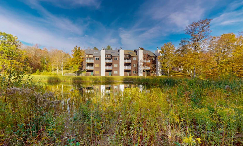 Ski in/ski out condo w/ pond & mtn views, fireplace, tennis courts & w/d