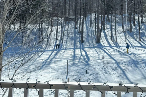 Ski in/ski out condo w/ pond & mtn views, fireplace, tennis courts & w/d
