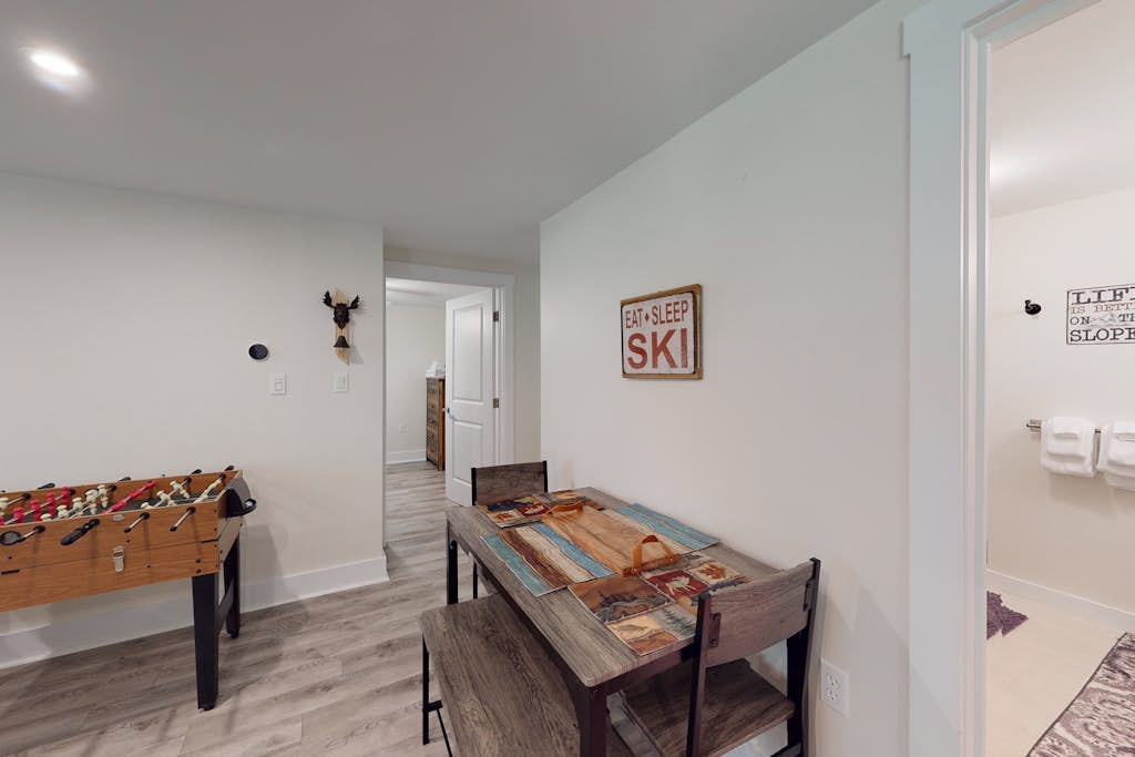 Single-Level Duplex with Fast WiFi & a Full Kitchen - Close to Magic Mountain
