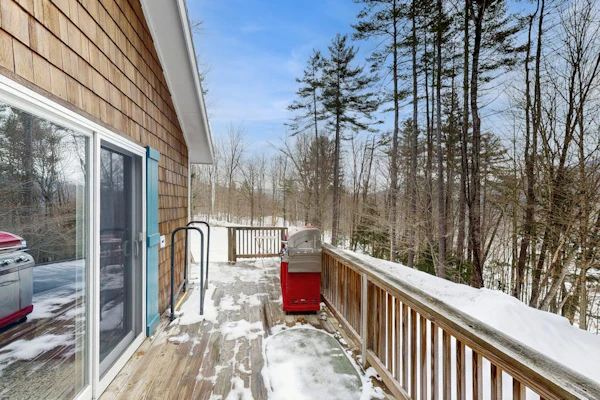 Cozy studio cabin w/ seasonal mountain views, wrap-around deck, window a/c, bbq