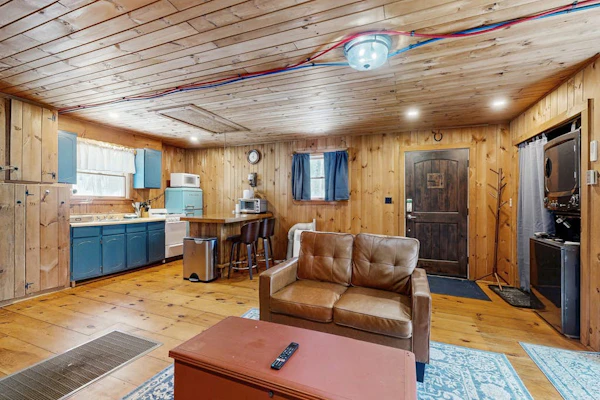 Cozy studio cabin w/ seasonal mountain views, wrap-around deck, window a/c, bbq