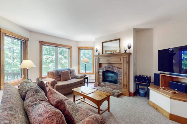 Ski-in/ski-out Jay Peak Resort condo near water park, ice skating, & hiking