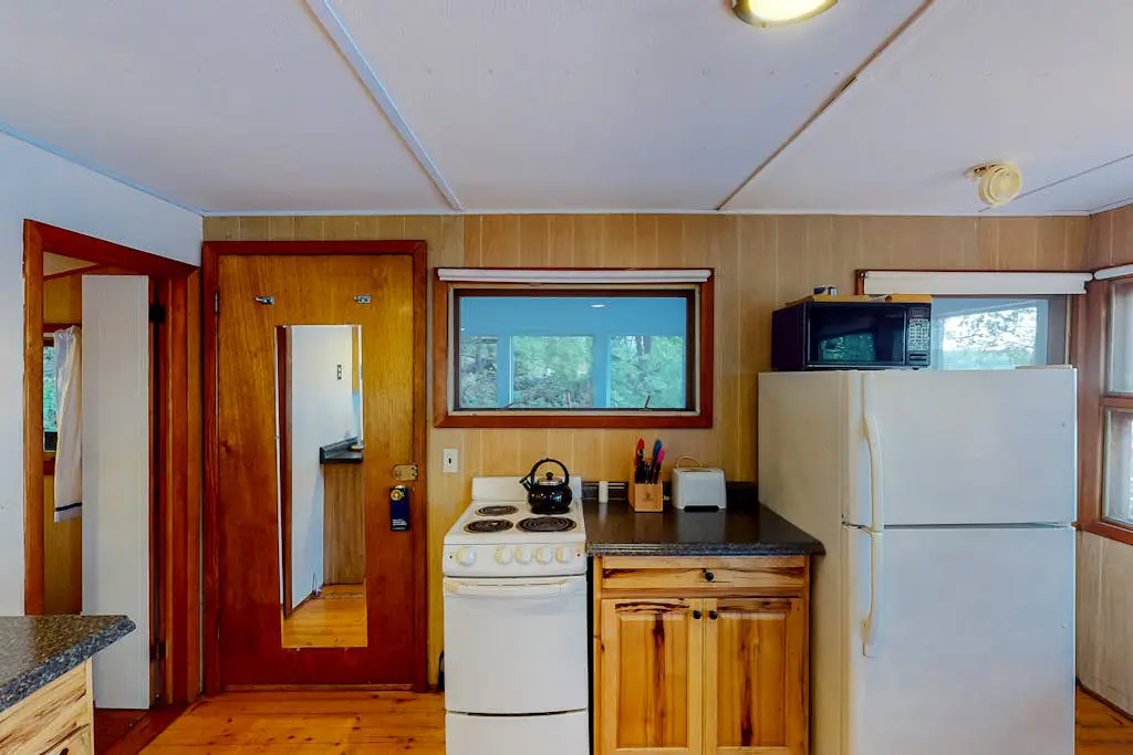 Oak - Waterfront Cottage on Private Island in Lake Champlain