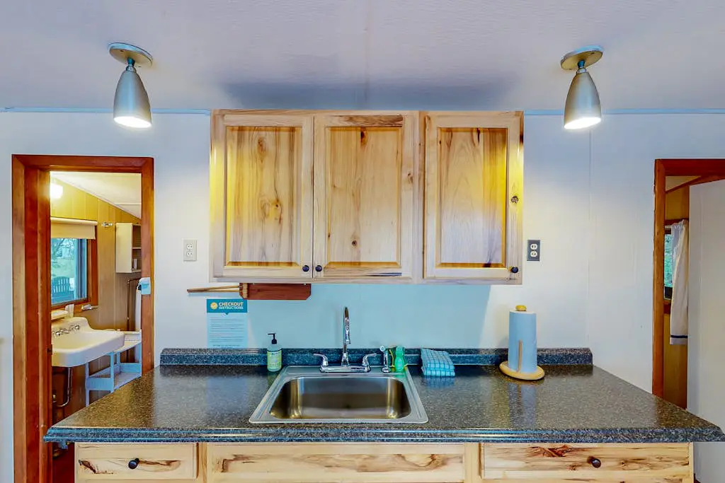 Oak - Waterfront Cottage on Private Island in Lake Champlain