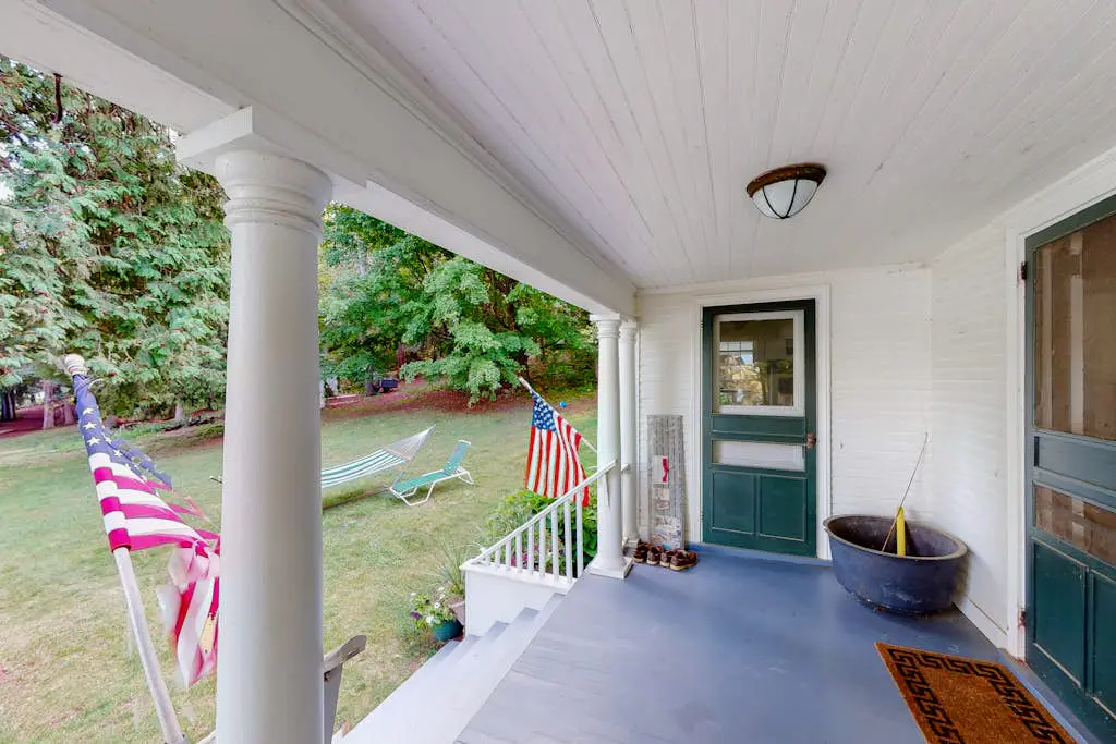 Maple - Private Island Retreat on Lake Champlain