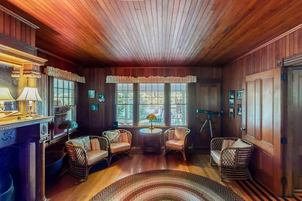 Maple - Private Island Retreat on Lake Champlain
