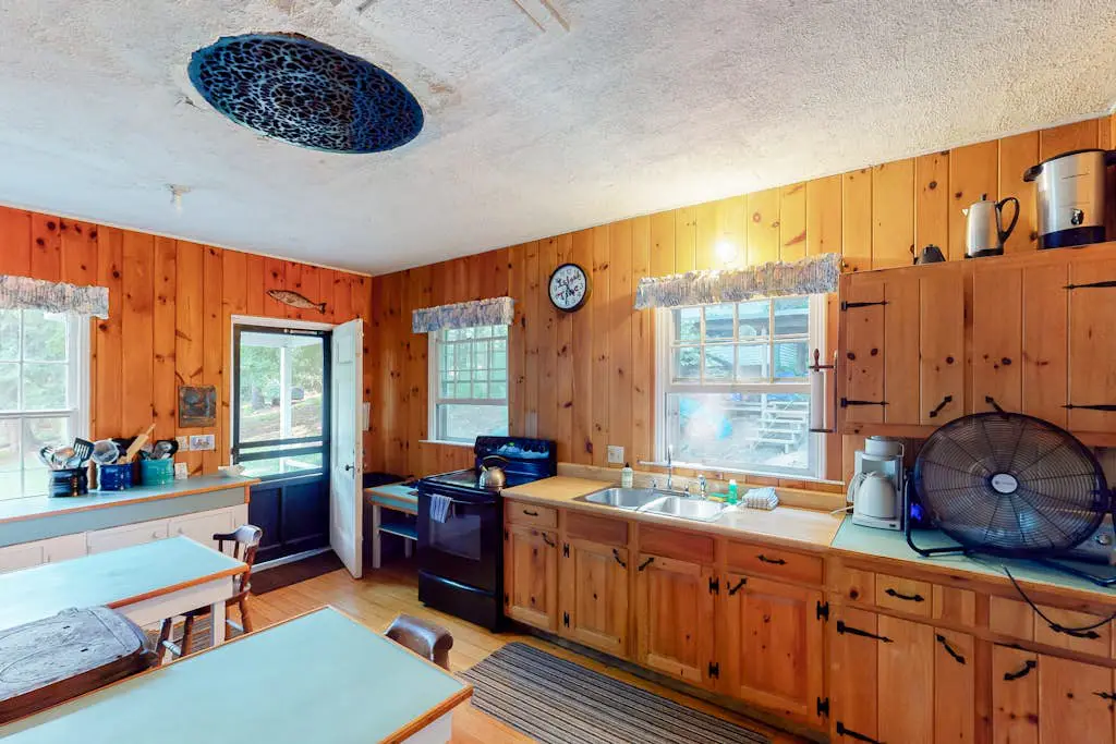 Maple - Private Island Retreat on Lake Champlain