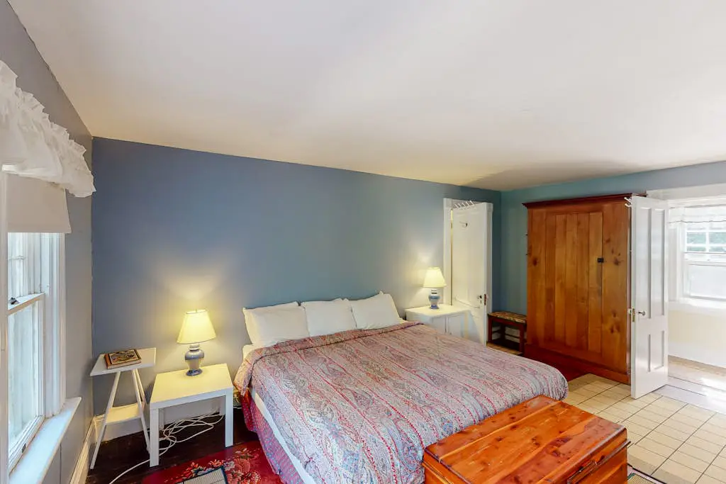 Maple - Private Island Retreat on Lake Champlain