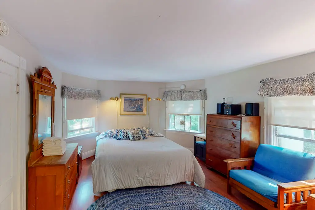 Maple - Private Island Retreat on Lake Champlain