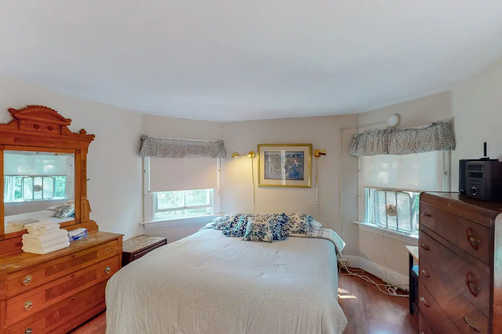 Maple - Private Island Retreat on Lake Champlain