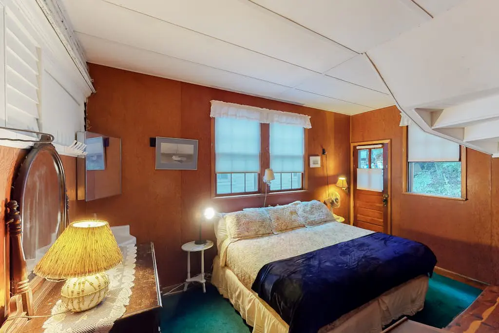 Maple - Private Island Retreat on Lake Champlain