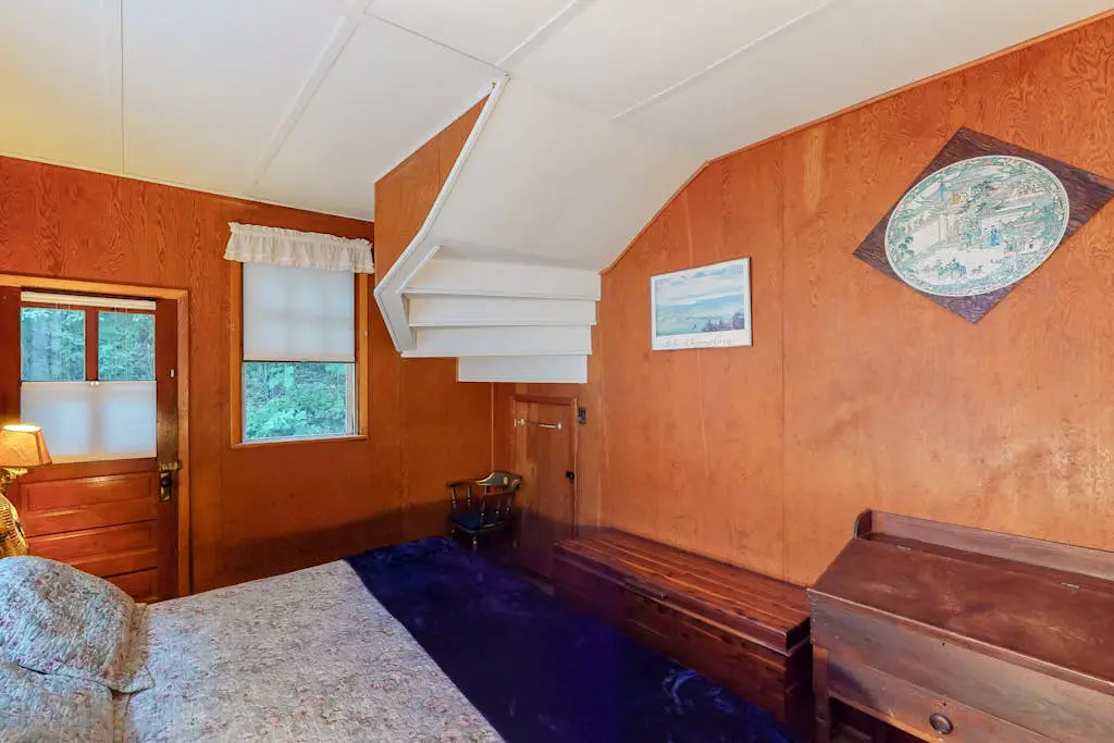 Maple - Private Island Retreat on Lake Champlain
