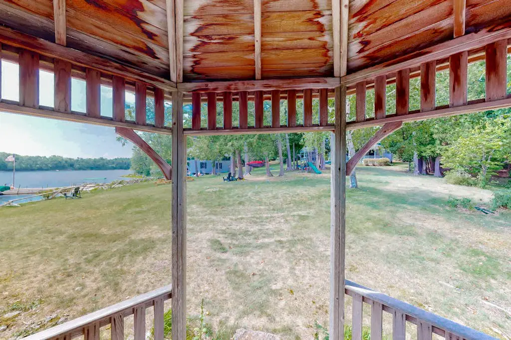 Maple - Private Island Retreat on Lake Champlain
