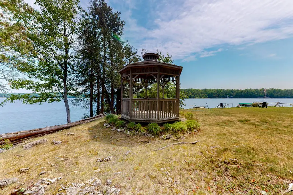 Maple - Private Island Retreat on Lake Champlain