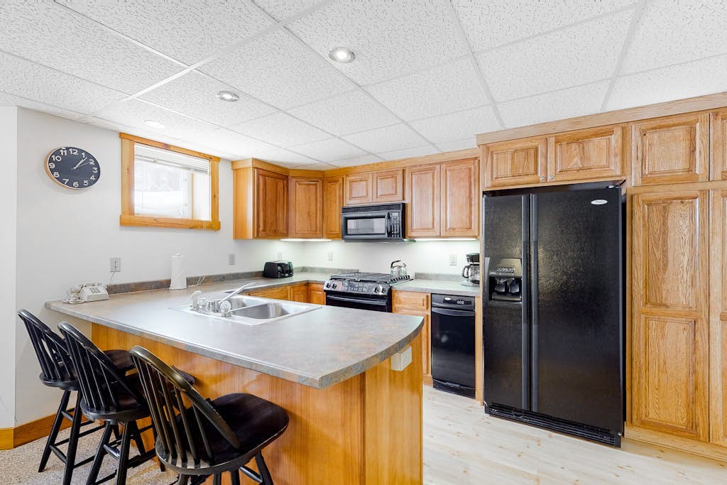 Ski-in/ski-out Dual-condo getaway w/mountain views, fireplace