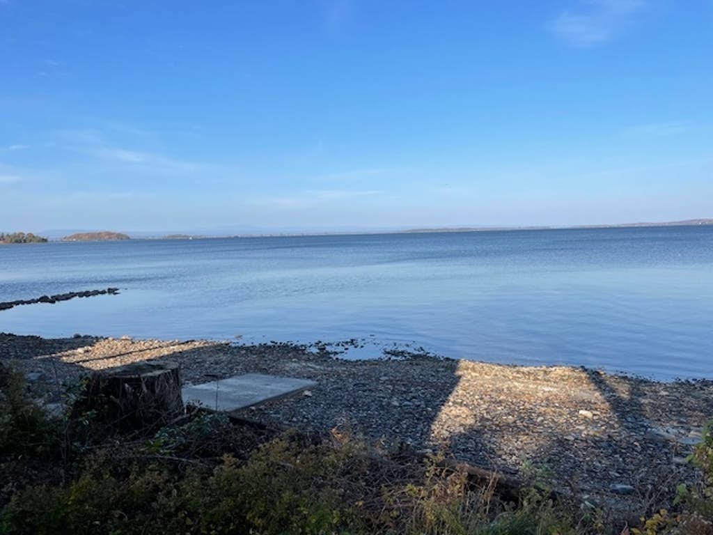Lakeside retreat with grill, fireplace, W/D, AC & sunset views - dog-friendly