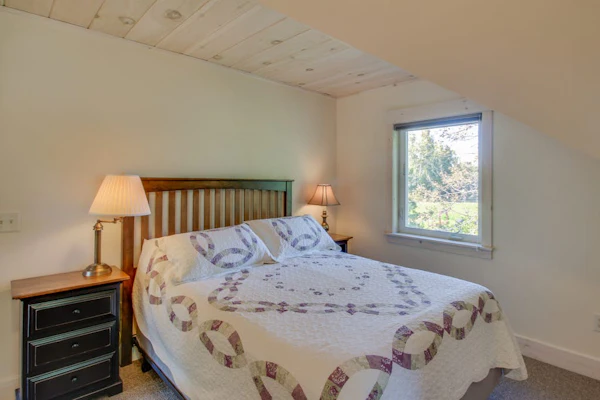 Lakefront Getaway Near Private Beach & Park, State Boat Launch & Dock Nearby
