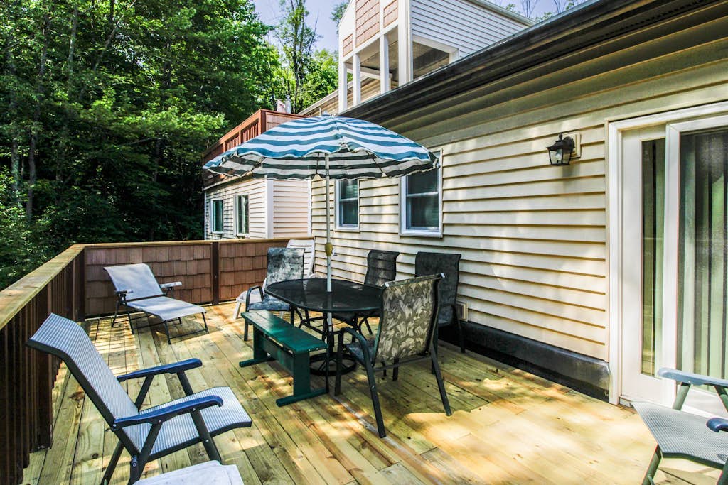 Tranquil Retreat with Shared Pool, Hot Tub, and Private Deck - Close to Skiing