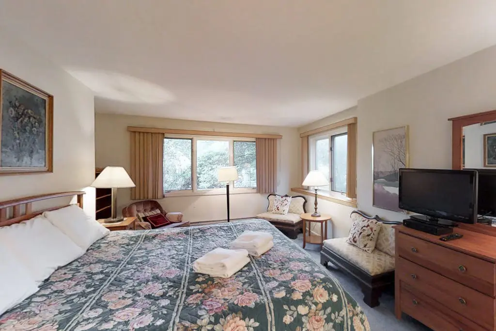 Mountainside Resort K105