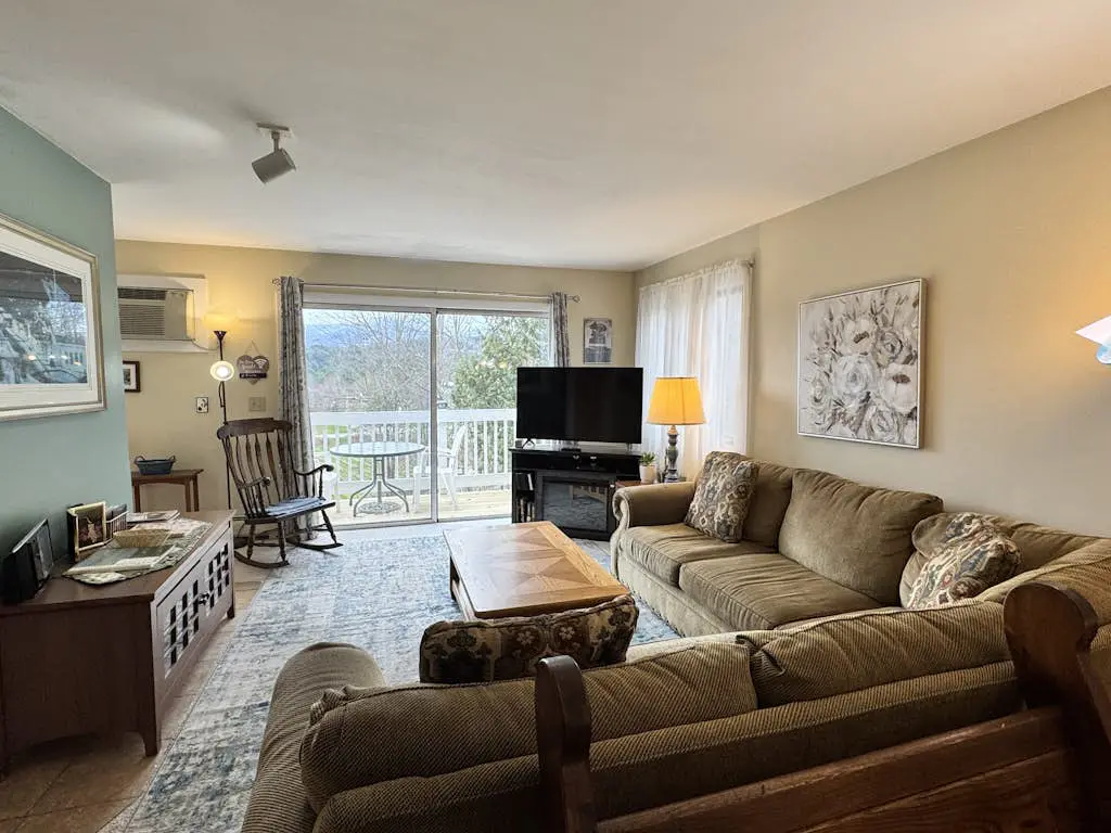 Mountainside Resort J203