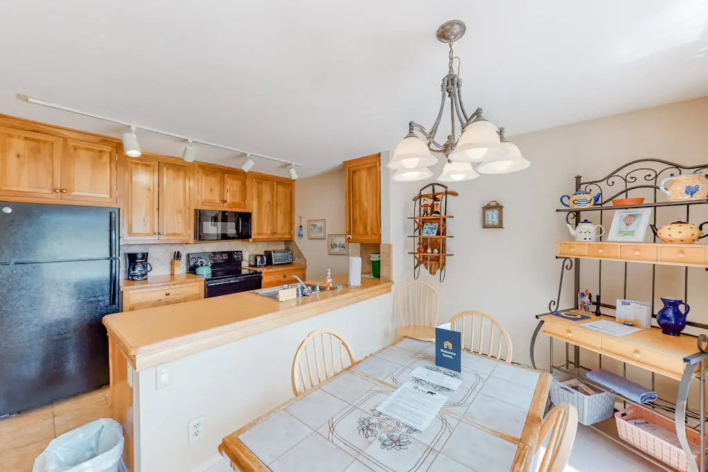 Mountainside Resort J203