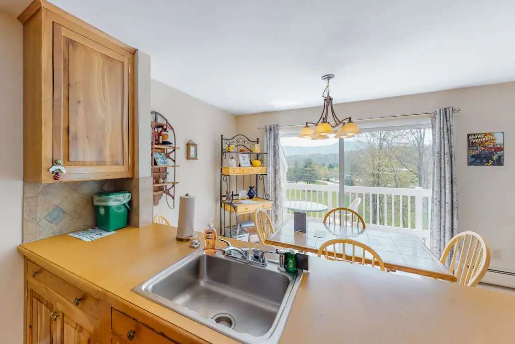 Mountainside Resort J203