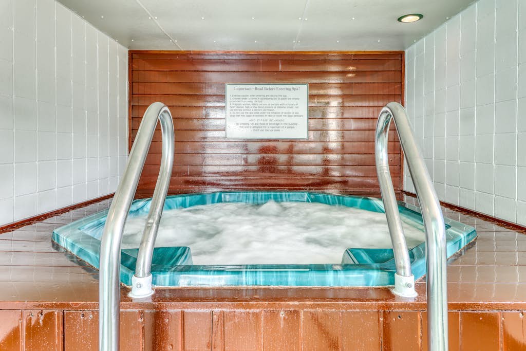 Golf course-front condo with loft, indoor & outdoor pools, hot tub, & game room