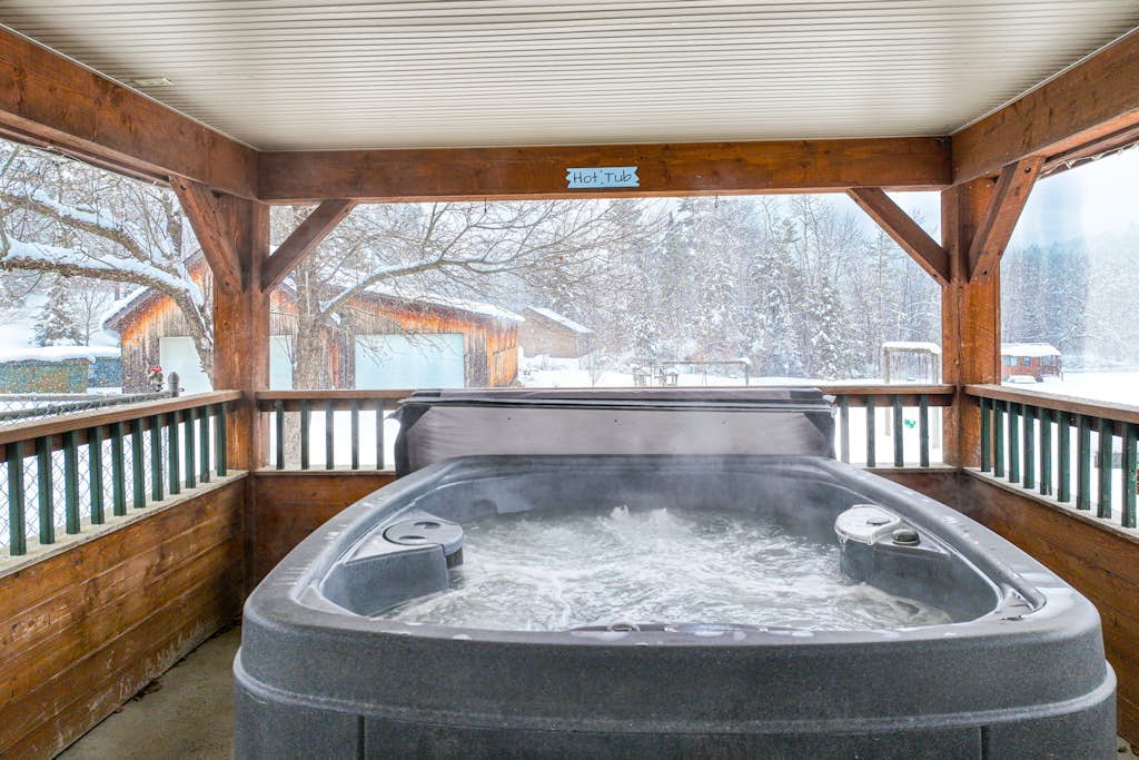 Secluded, dog-friendly cabin with hot tub, mountain view, fireplace & deck