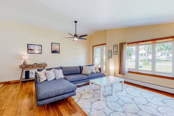 Relaxing home with gas grill, washer/dryer, TV, kitchenette - close to mall