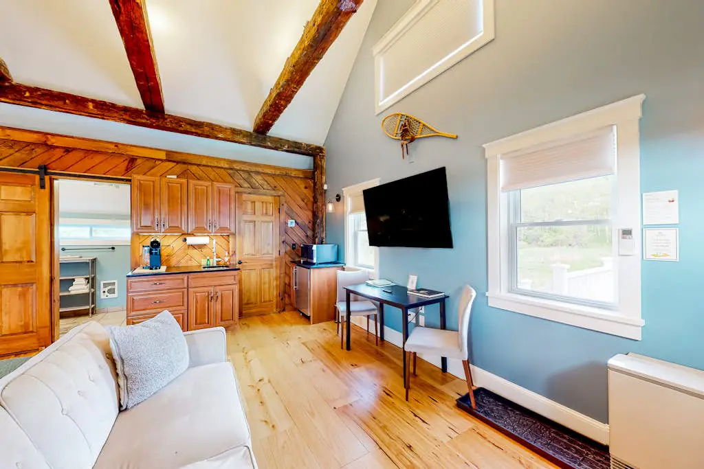 The Lodge - Suite #3