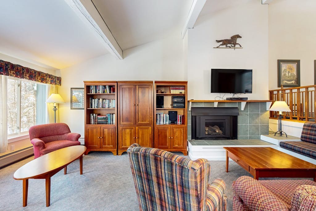 Ski-in/ski out  your back door townhouse w/ tennis court