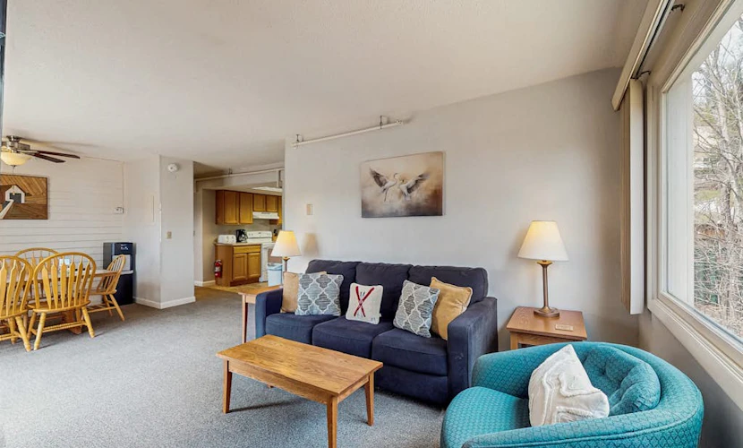 Premium Stowe condo: prime location & resort amenities including pool