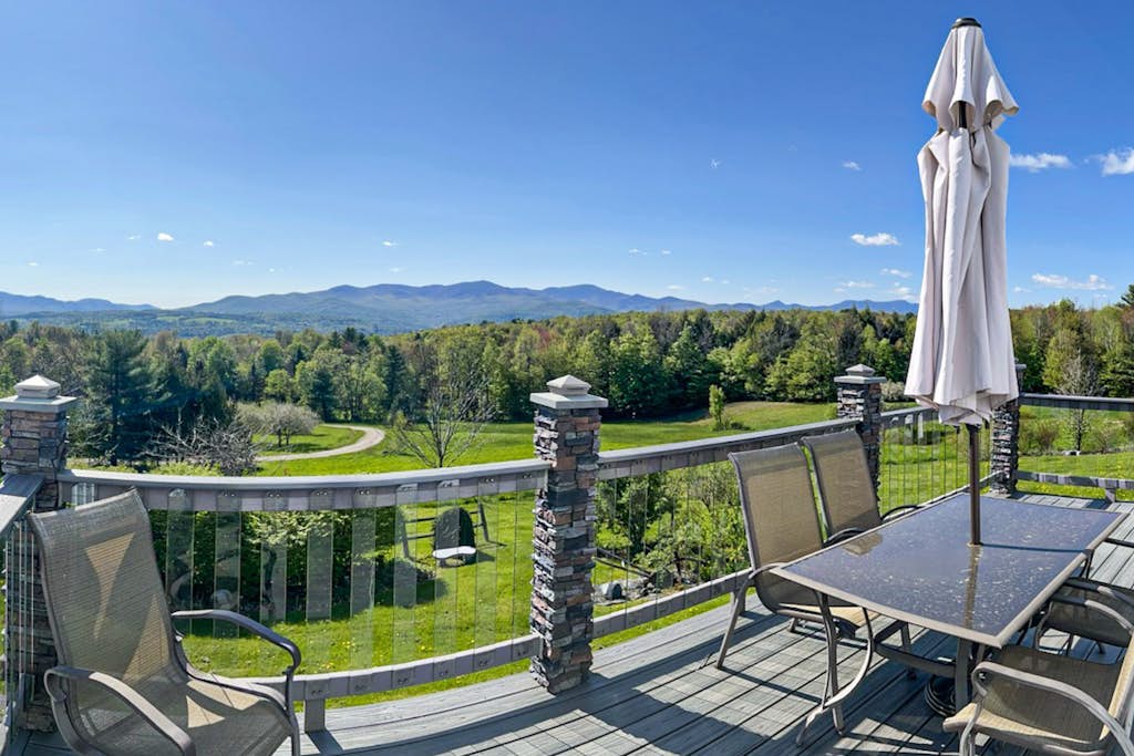 Elegant & renewed mountain-view home with private hot tub, large deck & backyard