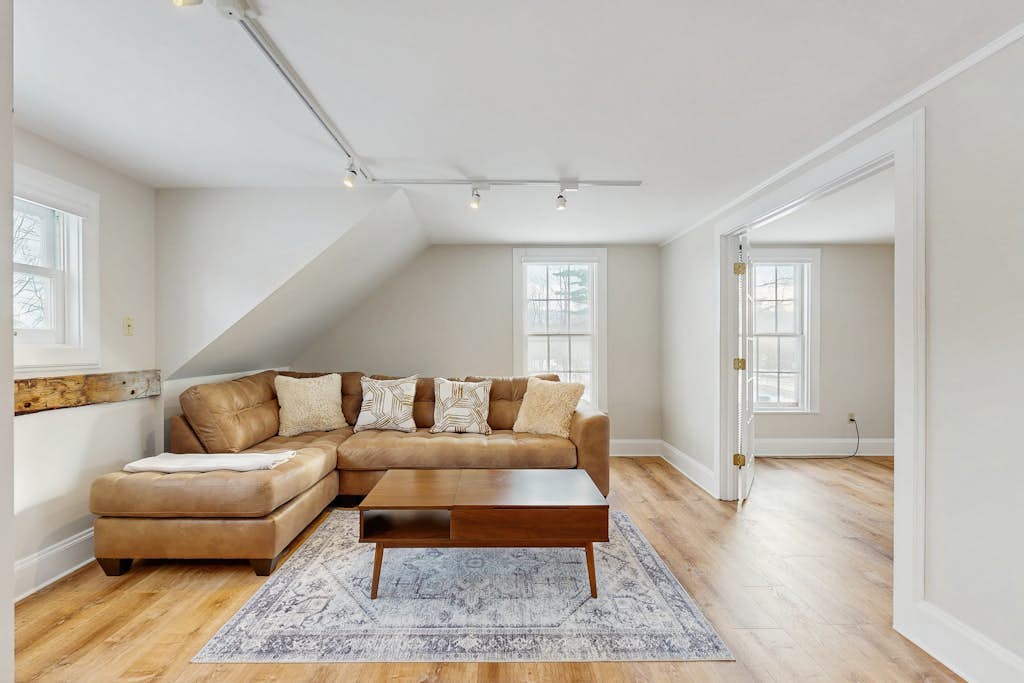 Cozy apartment retreat, close to Stowe Mountain Resort, kitchen, a/c