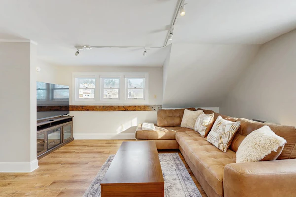 Cozy apartment retreat, close to Stowe Mountain Resort, kitchen, a/c
