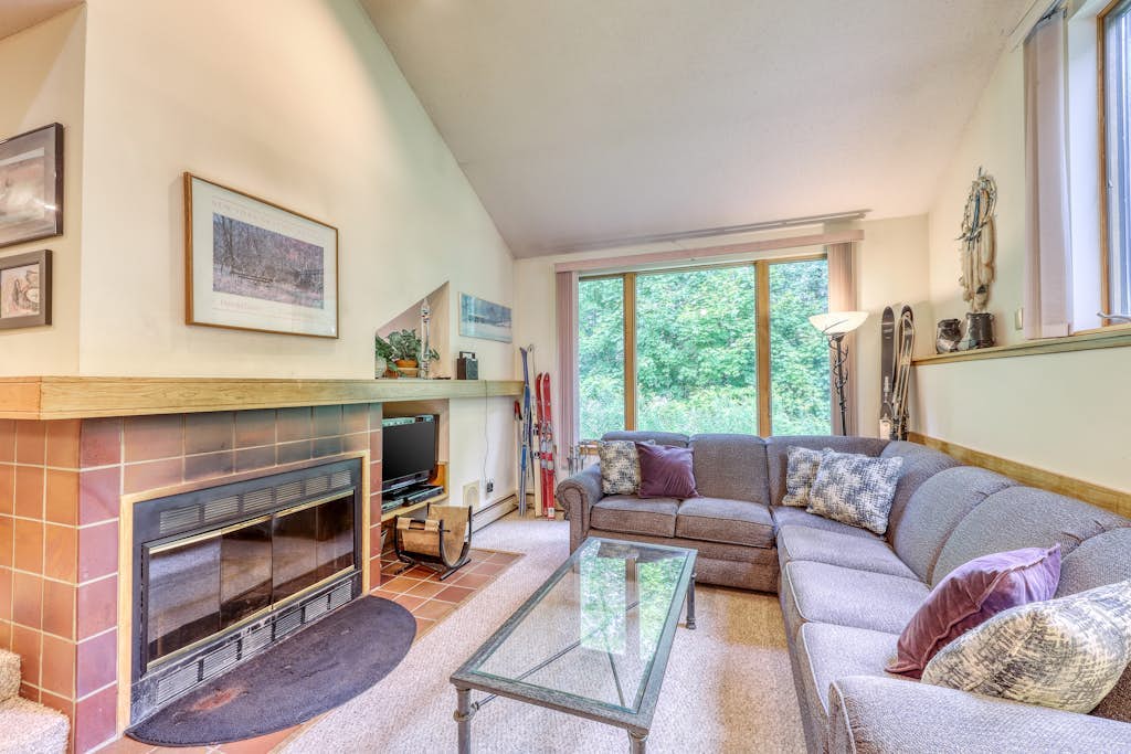 Resort townhome with on-site pool, hot tub & easy ski access