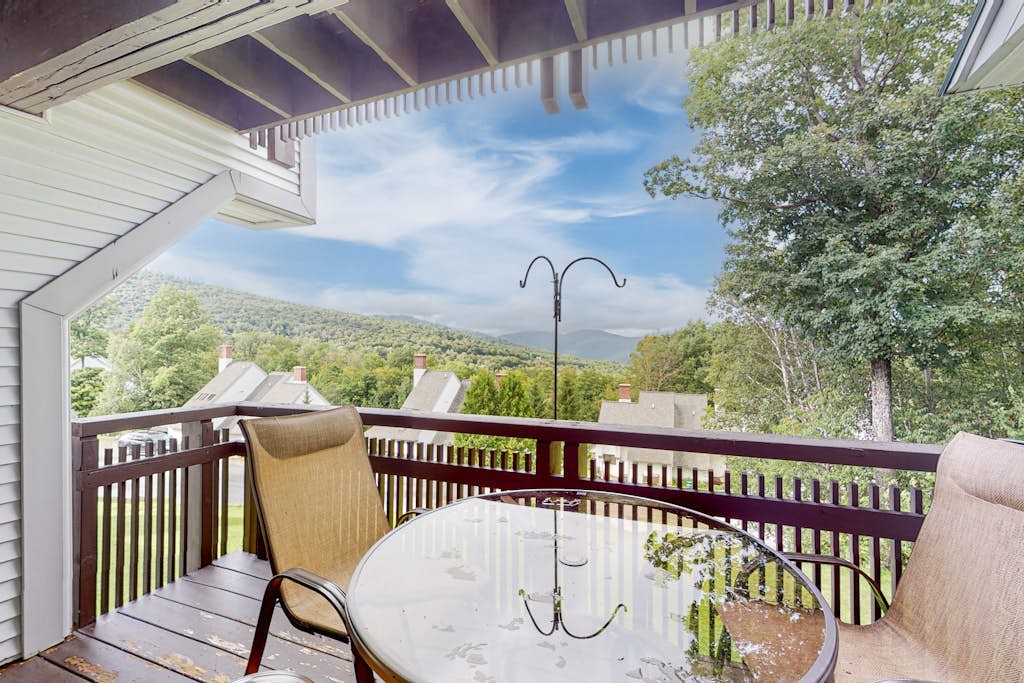 Ski-In/ski-out Killington Resort condo with tennis, pool & hot tub