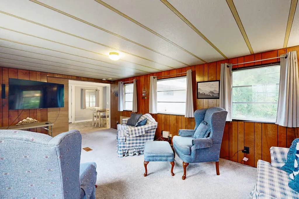 Cozy Dennis Retreat