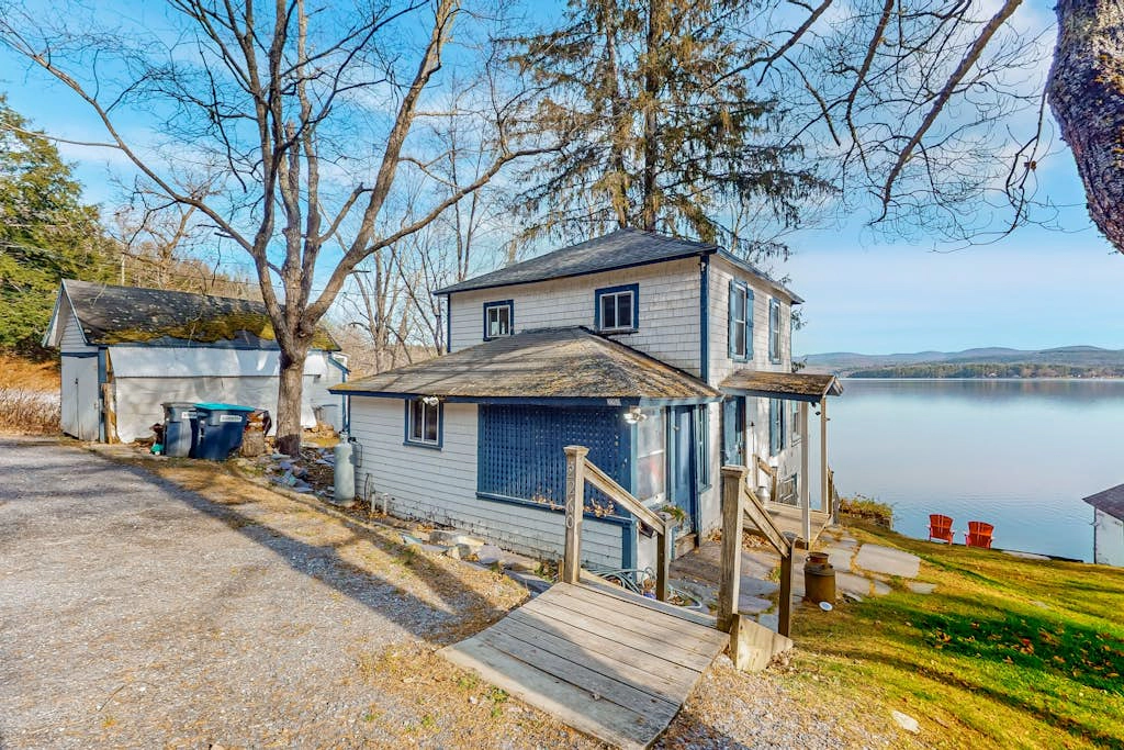 Lakefront Living
