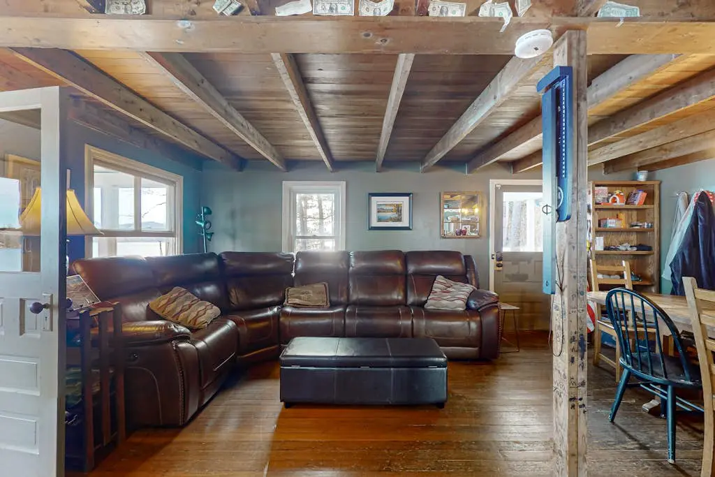 Lakefront Living